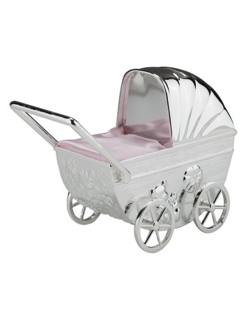 Zilverkleurige spaarpot kinderwagen van Zilverstad met satijnen dekje en graveerplaatje onder de kap