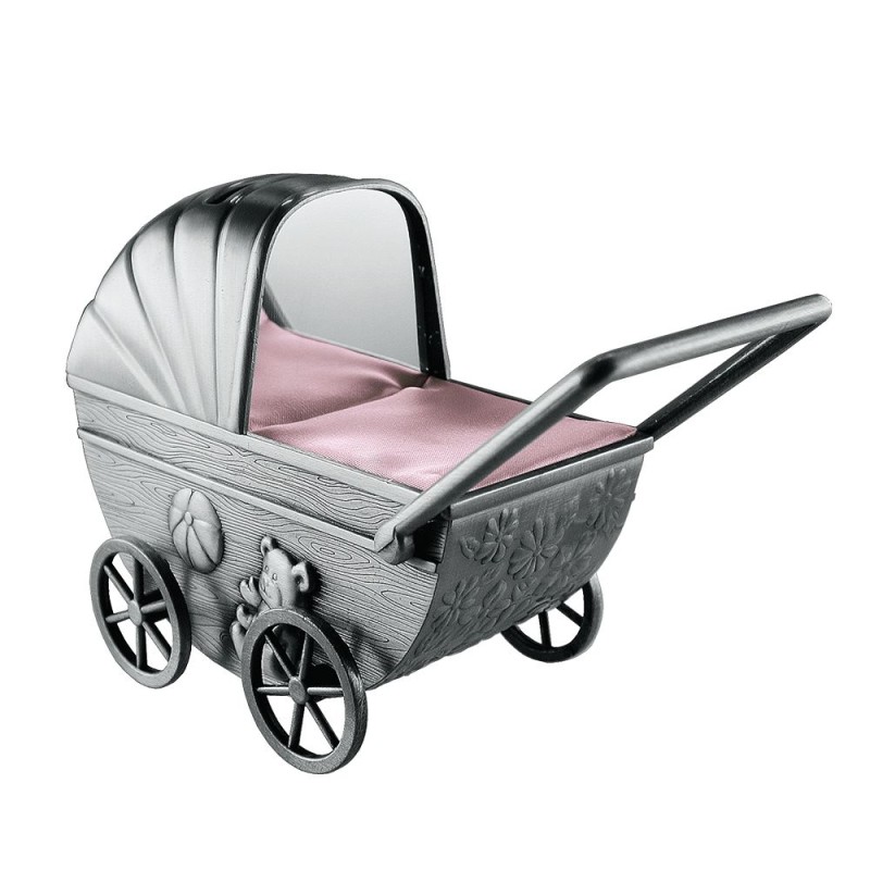 Vertinde spaarpot kinderwagen van Zilverstad met satijnen dekje en graveerplaatje onder de kap
